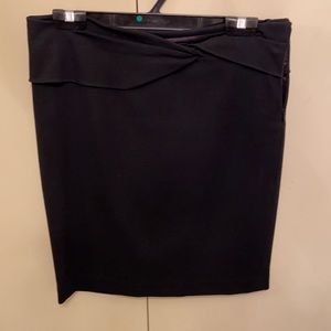 Elie Tahari pencil skirt in black